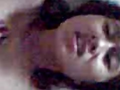 Indonesja sma tfal ml filwaqt li chatting