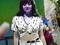 Teen noħroġ mal-bniedem qadim fil-filmat vintage